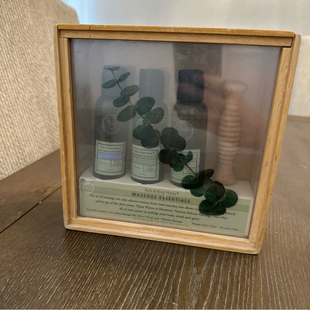 Bath & Body Works Aromatherapy Pure Essential Oil Massage‎ Kit Wood Box Gift Set